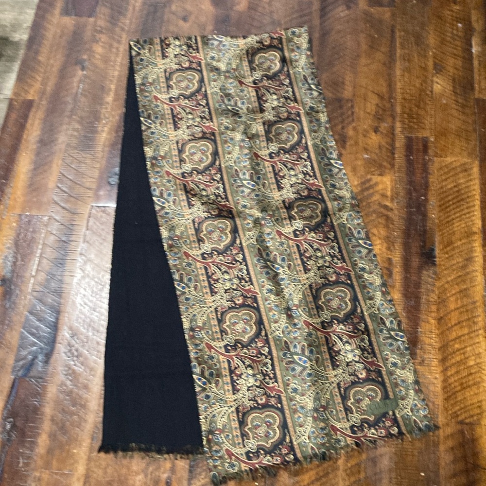 Club 7 Echo Silk Wool Paisley Fall Scarf